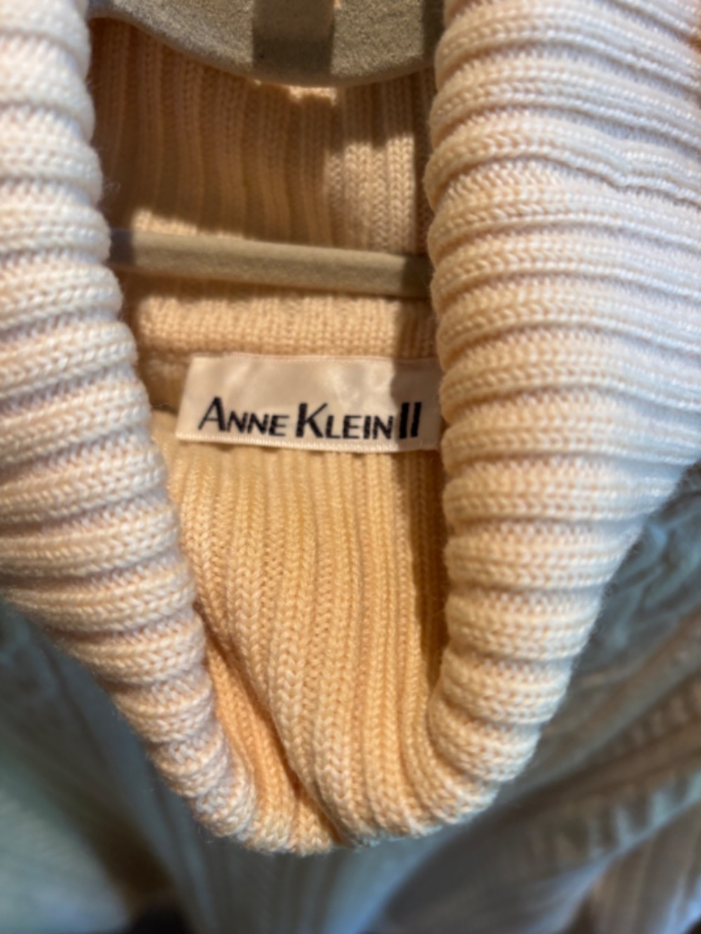 ANNE KLEIN Cream Turtleneck Sweater - Picture 3 of 3